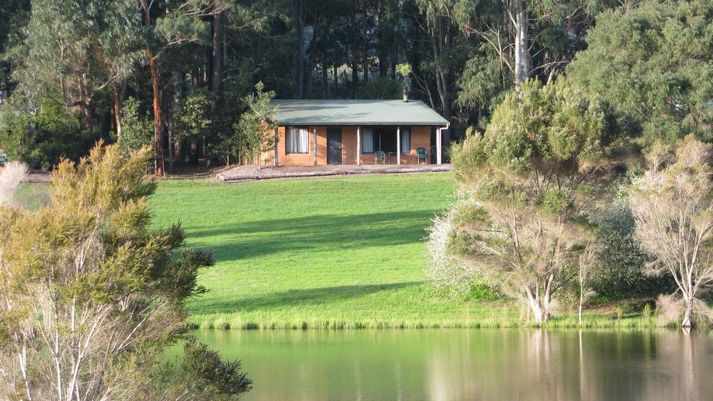 Pemberton Lake View Chalets Exteriör bild